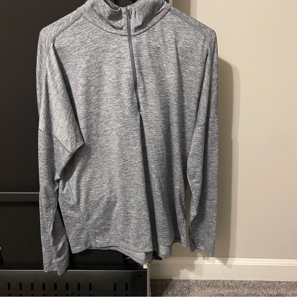 Nike Tops - Women’s Nike half zip